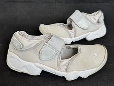 Ladies/Girls NIKE RIFT  Grey Mesh lightweight Trainers Size UK 5.5 Good Cond