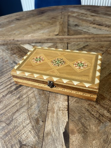 Stunning vintage marquetry - stunning,