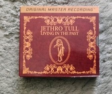 Jethro Tull - Living In The