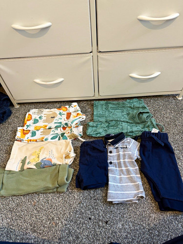 Bundle baby outfits - of, 4