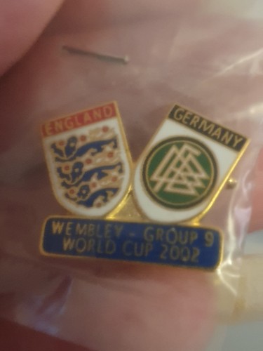 England germany pin badge - vs,