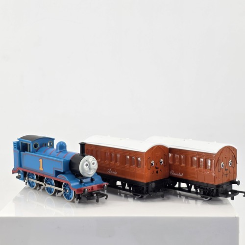 Hornby train set thomas - hornby,