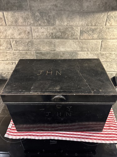 Veteran large black deeds tin - large,
