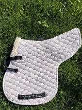 Shires Performance half line sheepskin numnah