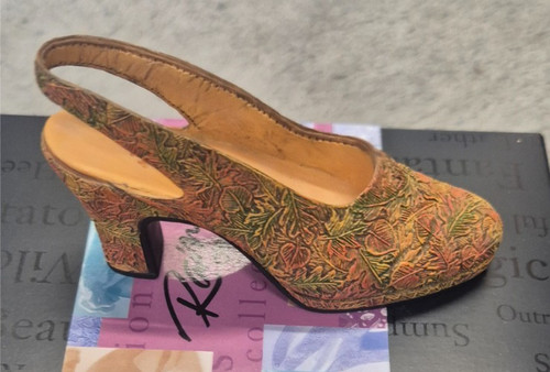 Just the right shoe autumn - right, "autumn"