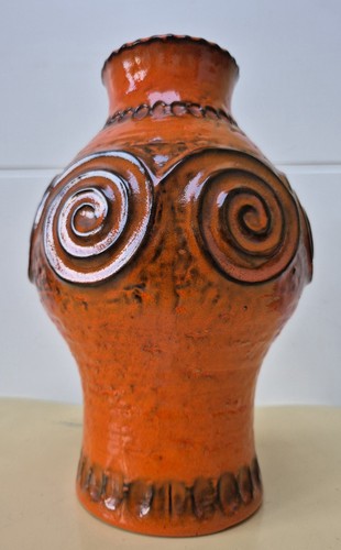 Stunning bright orange mid - stunning,