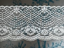 Vintage Nottingham Lace 9.5cm