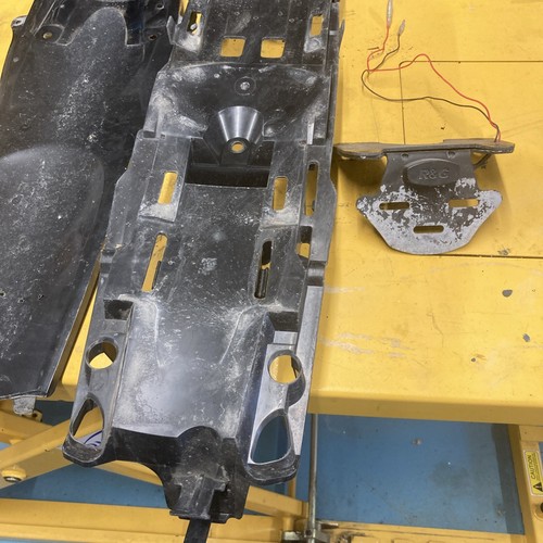 Suzuki gsxr600 under tray - suzuki, k6/7