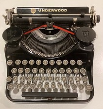 UNDERWOOD PORTABLE 4 BANK TYPEWRITER PICA FONT 10CPI. USA 1932 F MODEL. SPANISH