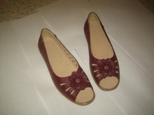 Ladies shoes ‘ Trueform ‘ – size 7 – maroon – good condition