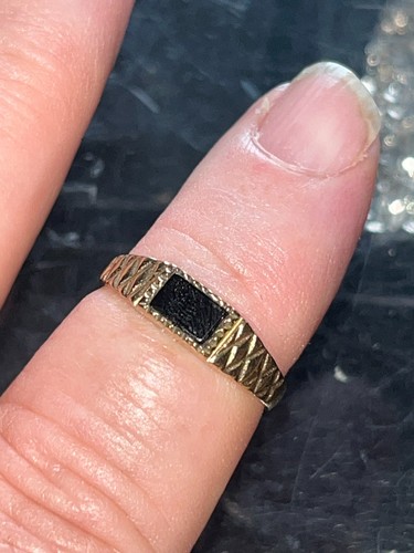 9ct gold signet ring - , oval