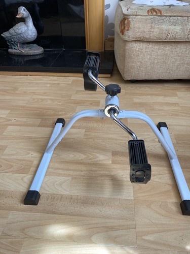 Portable mini pedal - portable, exercise