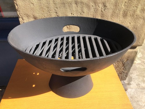 Cast iron fire pit with - fire,