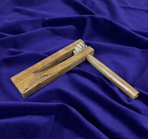 Dannan rattle in - (clacker),