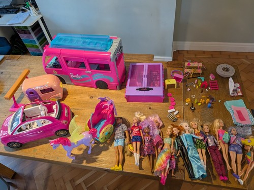 Huge barbie bundle - huge, –