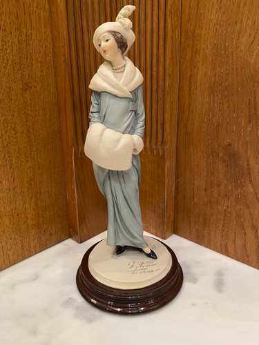 Figurine parisian - –,