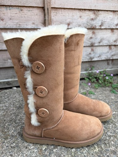 Ugg bailey button triplet - ugg, ii