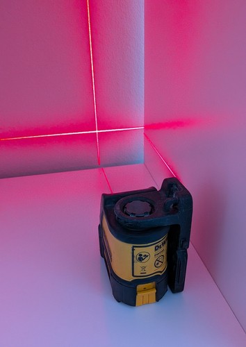 Dewalt self leveling cross - self-leveling,
