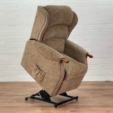 Celebrity Riser Recliner Chair