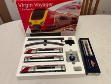 Bachmann Class 220 Virgin Voyager 'Welsh Dragon' Train Set with Additional Coach