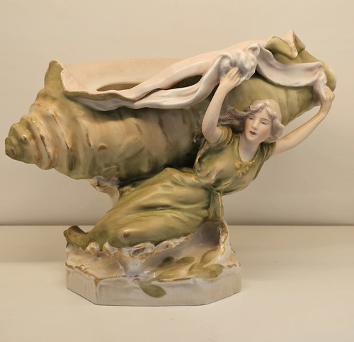 Royal dux porcelain shaped - a,
