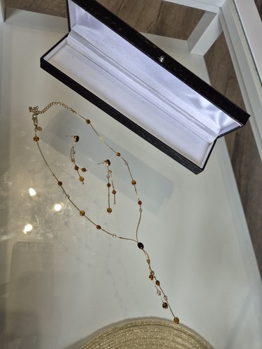 Gold tone necklace - tone,