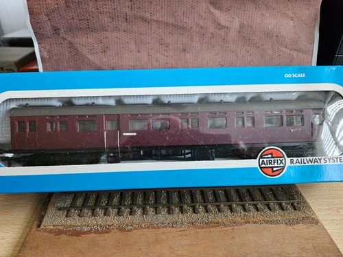 Airfix maroon auto coach - airfix, auto-coach