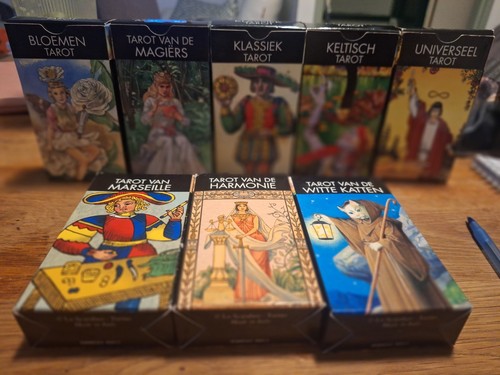 Lot tarot decks - 8, some
