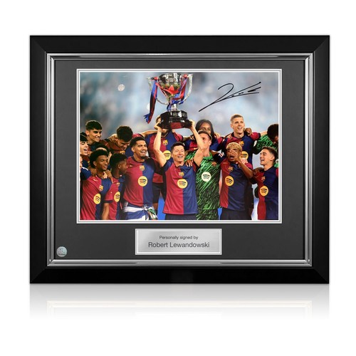 Robert lewandowski signed - lewandowski,