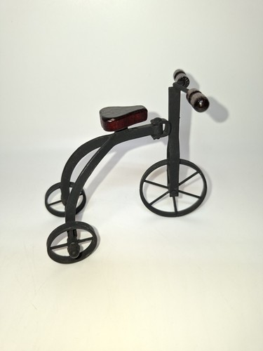 Vintage model metal victorian - model,