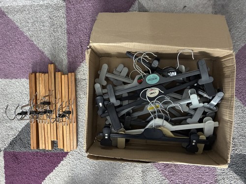 Hangers plastic and 7 - 20,