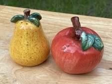 GUC CERAMIC LARGE PEAR & APPLE SALT & PEPPER SHAKER SET Z2