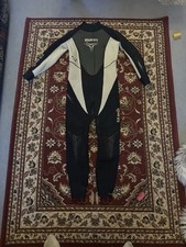 SEMI-DRY 5MM Mares Women’s Size 4, Used But Good Condition