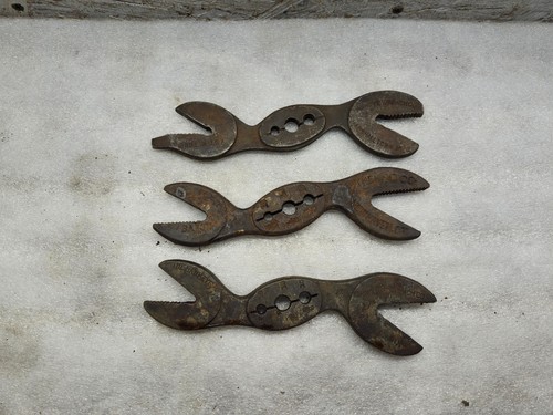 Vintage alligator wrenches - wrenches,