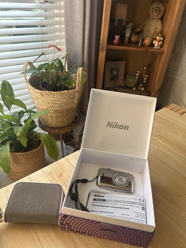 Nikon coolpix s01 - nikon, silver