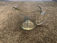 VINTAGE PYREX GLASS JUG 1/2 PINT