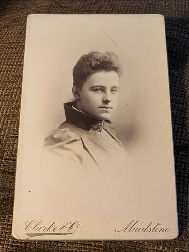 Victorian cabinet card - card, photo