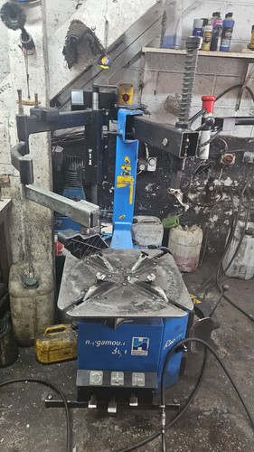 Tyre changing machine - tyre,
