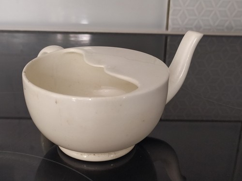 Vintage white feeder medical - white,