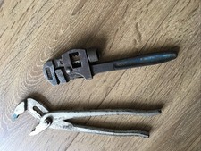 2 Adjustable Wrenches 