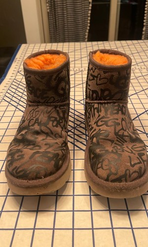 Ugg graffiti print boots - graffiti,
