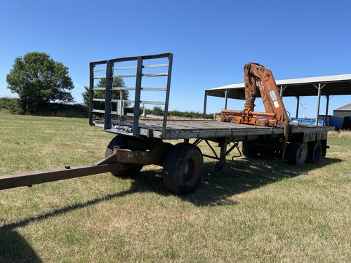 Artic trailer with dolly and - with,