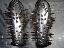 LEATHER SPIKE GAUNTLET. BLACK