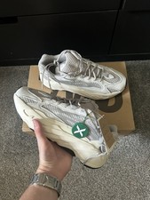 Adidas Yeezy Boost 700 V2