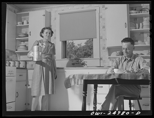 Photo 1940s kitchen woman - kitchen,