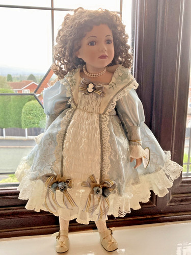 Vanity fair porcelain doll - vanity,