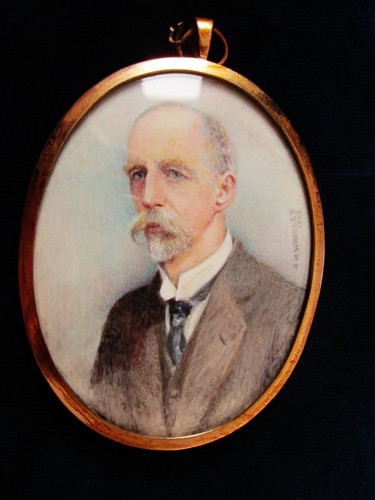 Stunning signed miniature - signed,