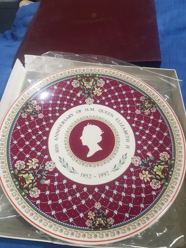 Mint boxed wedgwood - wedgwood, queen