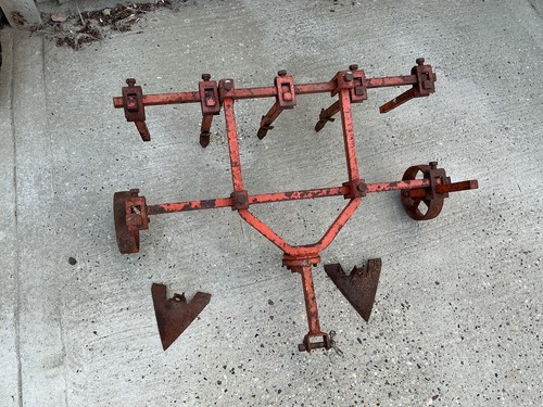 Howard 300 350 352 - , cultivator
