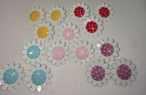 Daisy flower buttons 23mm